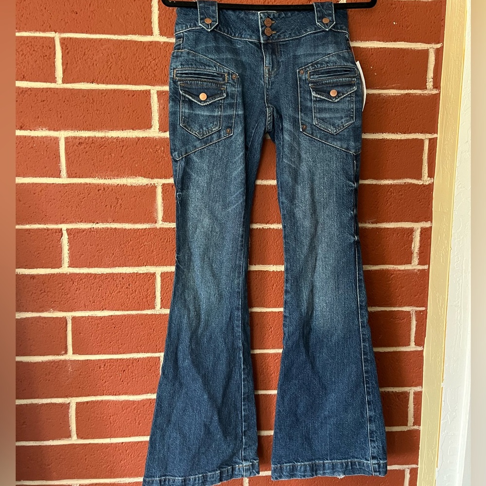 BRAND NEW WITH TAGS Urban outfitters low waisted flare jeans size 25.